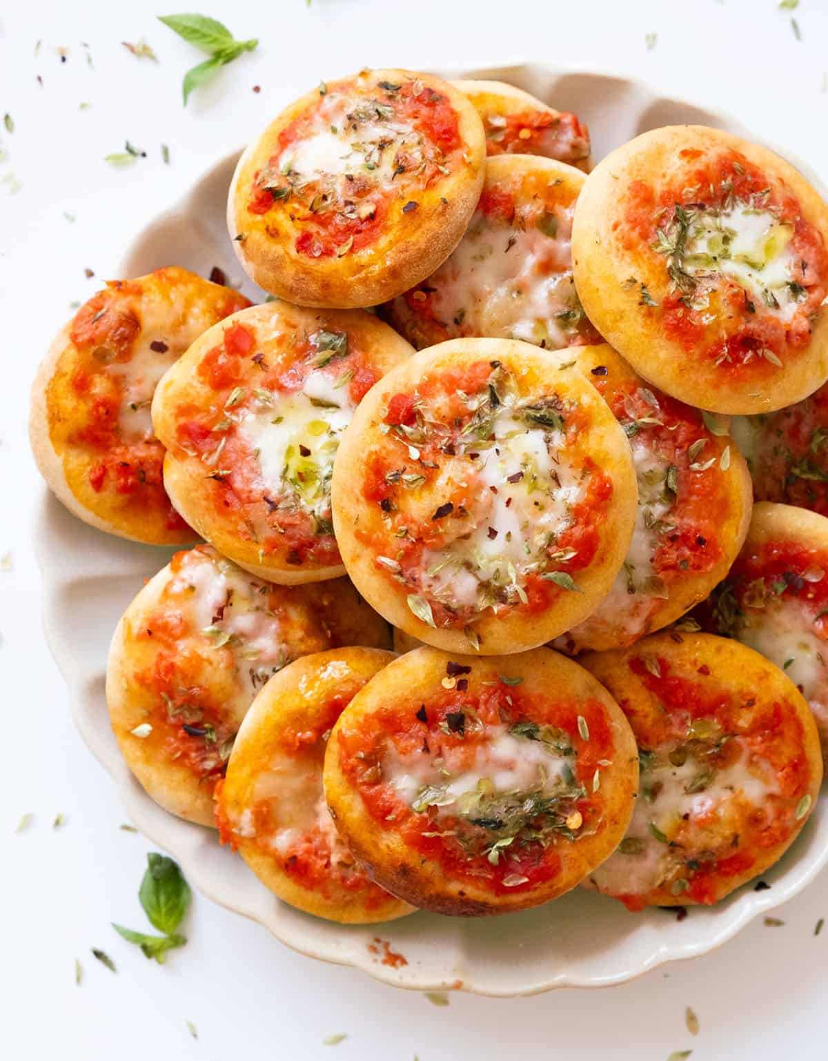 Quick Mini Pizzas: From Snack to Party Appetizer in Minutes